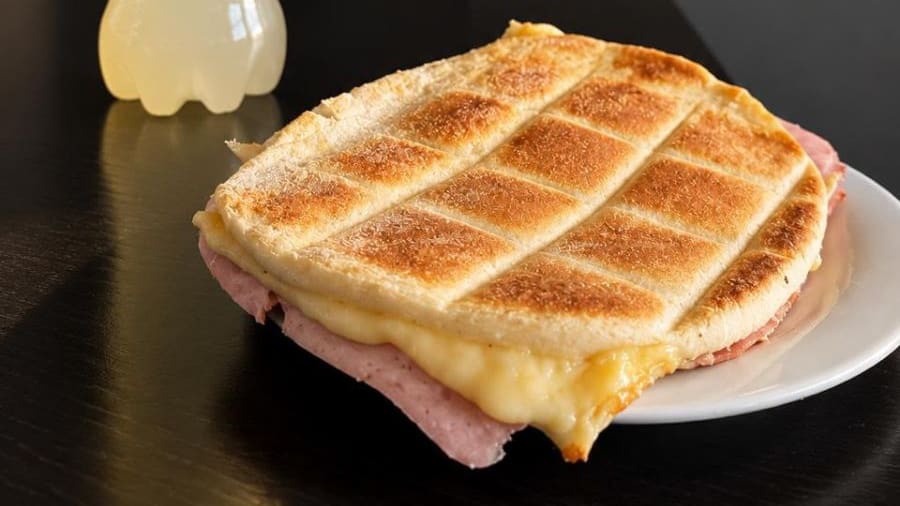 Tostado de jamón y queso